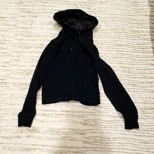 Comfortable black ⚫ Lululemon sweater with hoodie. Size: 8